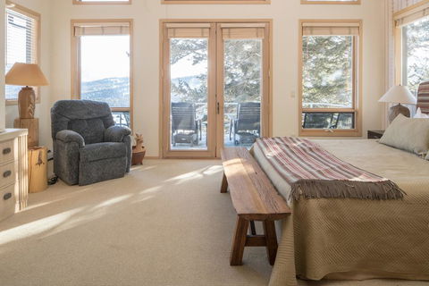 Hillside Hideaway - LBG 1