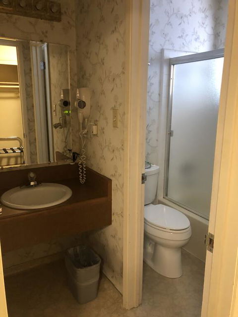 Hillside Inn - LBG 1