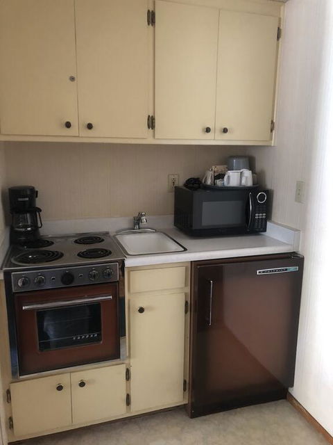 Hillside Inn - LBG 0