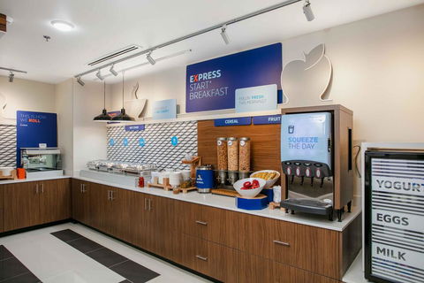 Holiday Inn Express & Suites Oakhurst-Yosemite Park Area - LBG 2