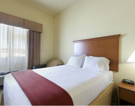 Holiday Inn Express Hotel & Suites Zapata - LBG 1