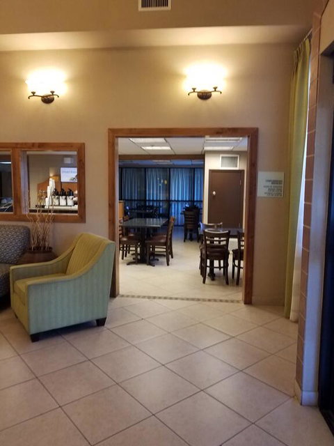 Holiday Inn Express Tucson-Airport - LBG 2