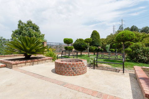 House With Hill And City Views, Heated Pool And Spa, Outdoor Fire Pit And Indoor Fireplace - LBG 1