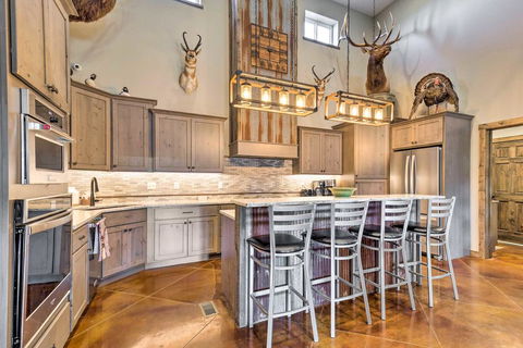 Kansas Hunting Lodge: Ideal For Large Groups! - LBG 1
