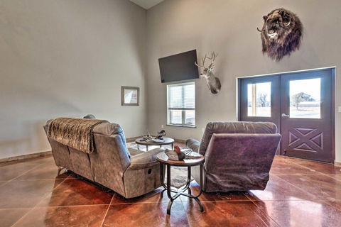 Kansas Hunting Lodge: Ideal For Large Groups! - LBG 3