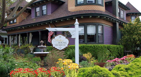 Kelley & Young Wine Garden Inn - LBG 0