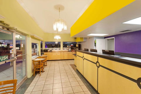 Knights Inn Palmdale - LBG 3