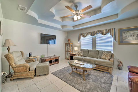 Long Island Village Home With Deck & Pool Access - LBG 0