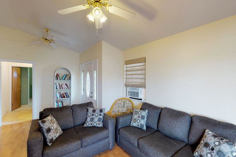 Long Island Village Unit 081 - LBG 2