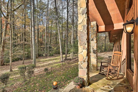 Luxe Spacious Stone Mountain Retreat With Sauna! - LBG 1