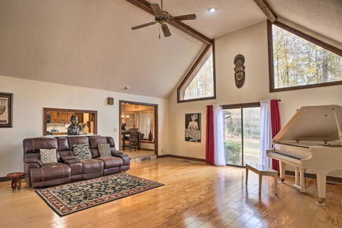 Luxe Spacious Stone Mountain Retreat With Sauna! - LBG 3