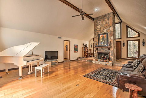 Luxe Spacious Stone Mountain Retreat With Sauna! - LBG 2