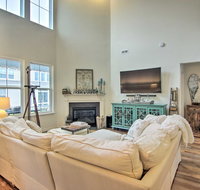 Luxe Townhome with Patio Bus to Bethany Beach