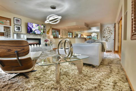 Luxury & Stylish Retreat With Views On 1 Acre - LBG 3