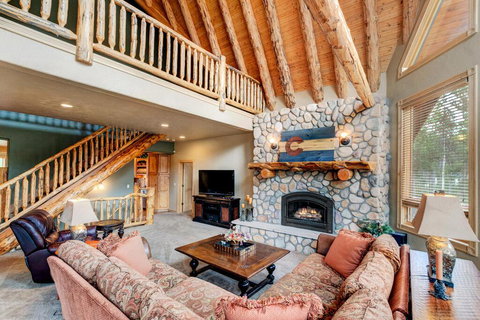 Luxury Home On Golf Course With Hot Tub & Incredible Views - FREE Activities Daily & WiFi - LBG 1