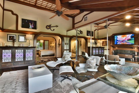 Luxury, Serenity & Views On 1 Acre - LBG 0
