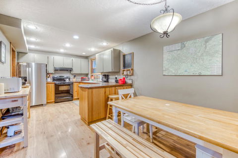 Marshall's Cabin In Rhododendron - LBG 3