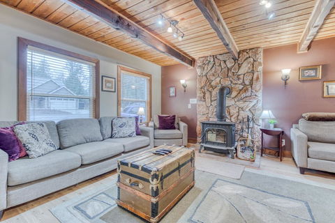 Marshall's Cabin In Rhododendron - LBG 2