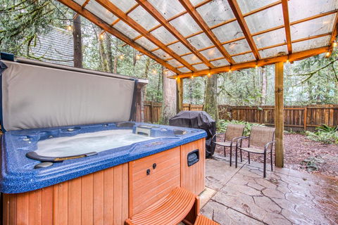 Marshall's Cabin In Rhododendron - LBG 1