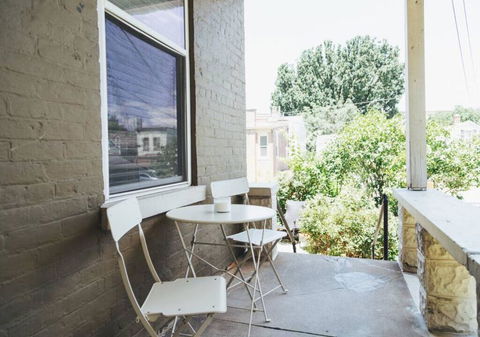 Modern Artistic Apartment Minutes From Downtown - LBG 2