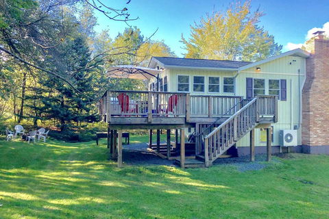 Modern Corner Lot Home Mins To Pocono Attractions! - LBG 1