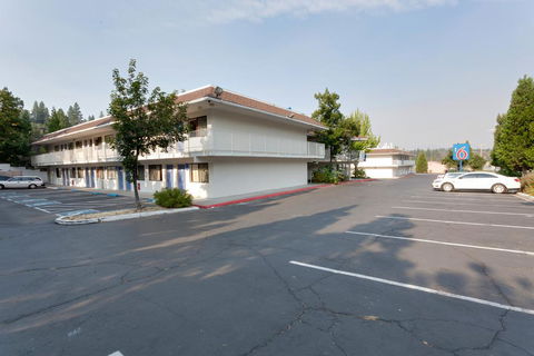 Motel 6 Weed - Mount Shasta - LBG 2