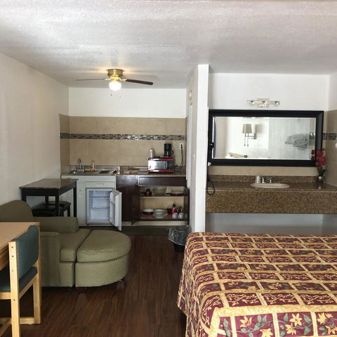 Mount-N-Lake Motel - LBG 3