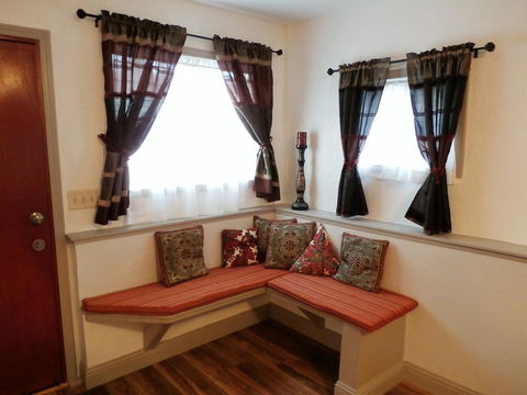 NEW CHARMING 2 BEDROOMS UNIT CLOSE TO EVERYTHING - LBG 2