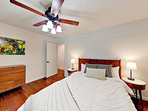 New Listing! Luxury Country Home, Near Downtown Home - LBG 2