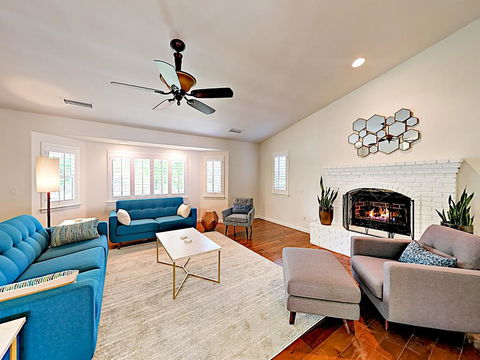 New Listing! Luxury Country Home, Near Downtown Home - LBG 0