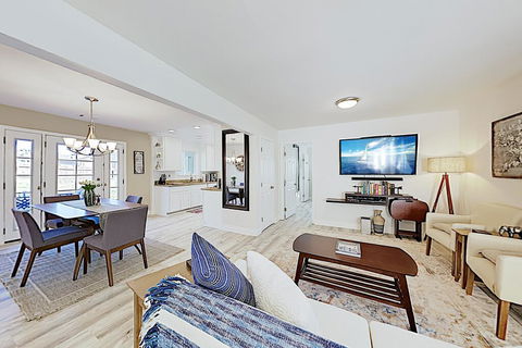 New Listing! Updated Home W/ Big Yard, Near Town Home - LBG 0