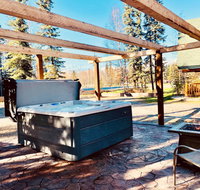 Northern Lights Log Home With Hot Tub