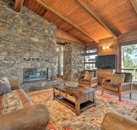 Oasis with Hot Tub  Mtn View 19 Mi to Yosemite