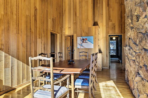 Panoramic Mountain-View Home With Hot Tub&Deck! - LBG 3