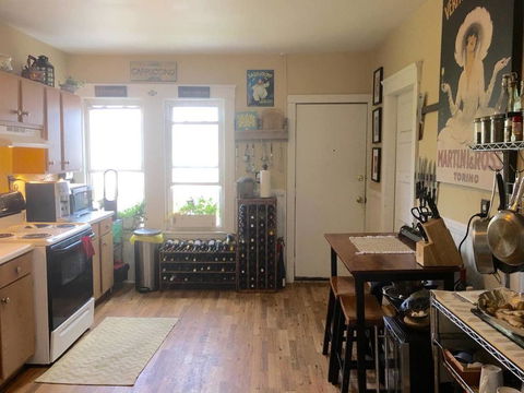Private Room In Centrally Located Cozy & Clean Homestay - LBG 3