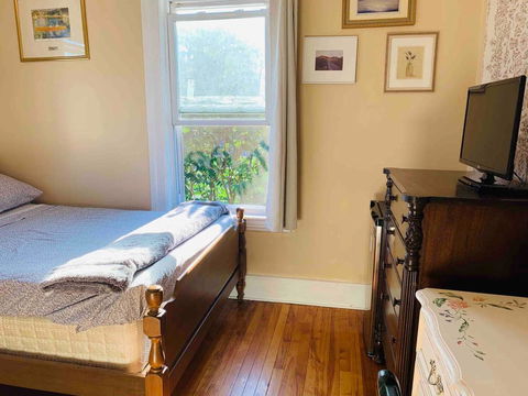 Private Room In Centrally Located Cozy & Clean Homestay - LBG 2