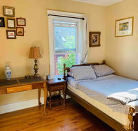 Private Room in Centrally located Cozy  Clean Homestay