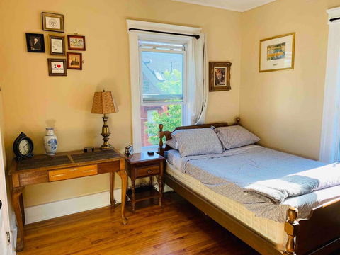 Private Room In Centrally Located Cozy & Clean Homestay - LBG 0