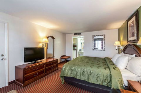 Quality Inn - LBG 1