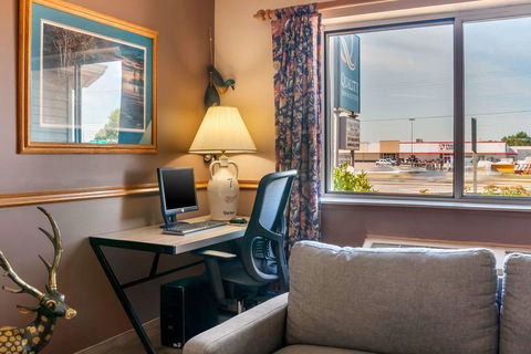 Quality Inn & Suites - LBG 3