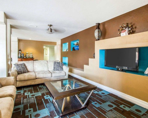 Quality Inn Near Downtown Tucson - LBG 2