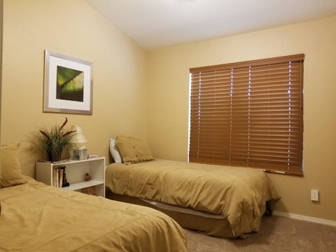 Quiet Neighborhood Off La Canada - LBG 3