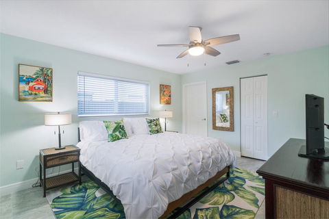 Remodeled! 5min To BEACH Airport & Downtown FTL - LBG 3