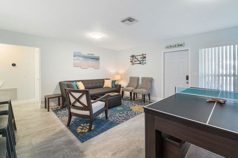 Remodeled! 5min To BEACH Airport & Downtown FTL - LBG 1