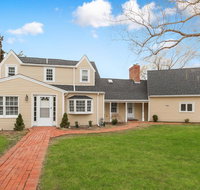 Renovated Farmhouse Retreat - Near Beaches  Town home