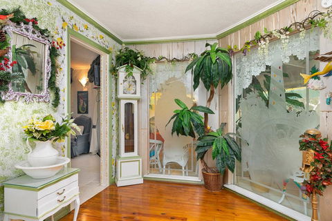 Riverfront Weeki Wachee Home W/ Big Yard & Lanai! - LBG 3