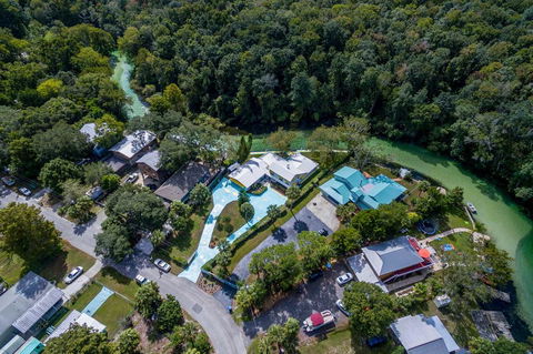 Riverfront Weeki Wachee Home W/ Big Yard & Lanai! - LBG 1