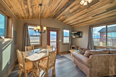 Romantic Mountain Getaway - 1 Hour To Yellowstone! - LBG 1