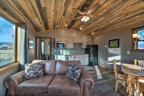 Romantic Mountain Getaway - 1 Hour To Yellowstone! - LBG 2