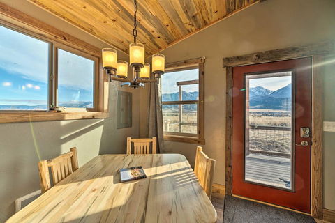 Romantic Mountain Getaway - 1 Hour To Yellowstone! - LBG 3